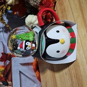 🎄Holiday Penguin Mug with SnowGlobe Lid 14 fluid oz